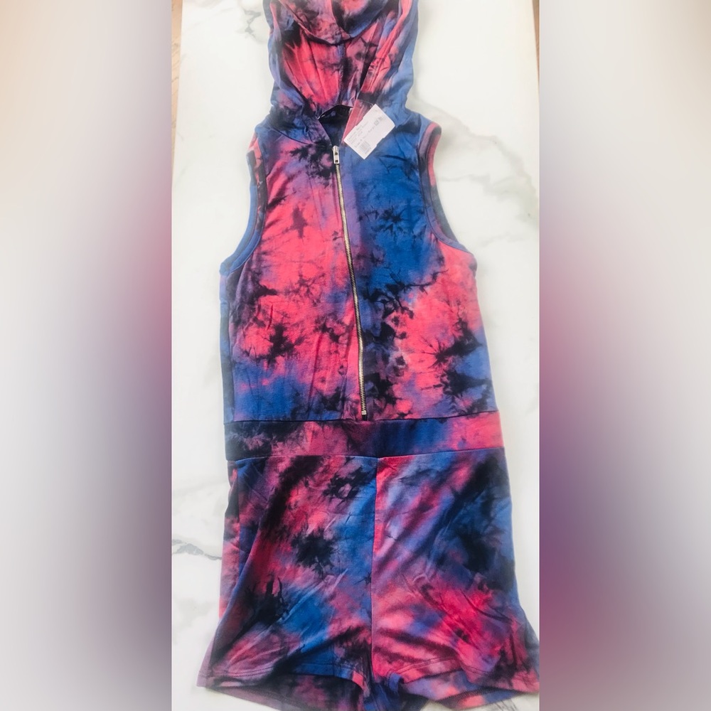 Fashion Nova tainted navy/burgundy romper with hood and front zipper. Medium.